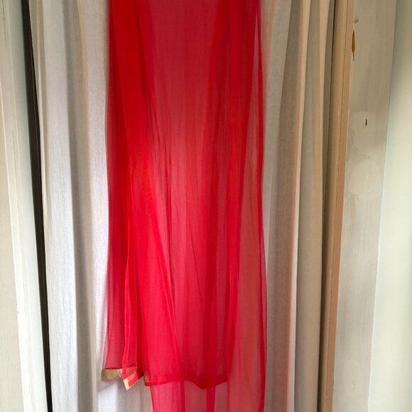 Gorgeous Women's Salwar Kameez Pink Lace, Gold Trim and delicate buttons - Picture 10 of 14